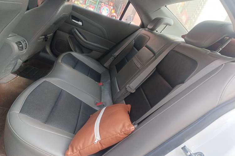 Used Chevrolet Malibu 2014 2.0L Automatic Luxury Edition Interior 4