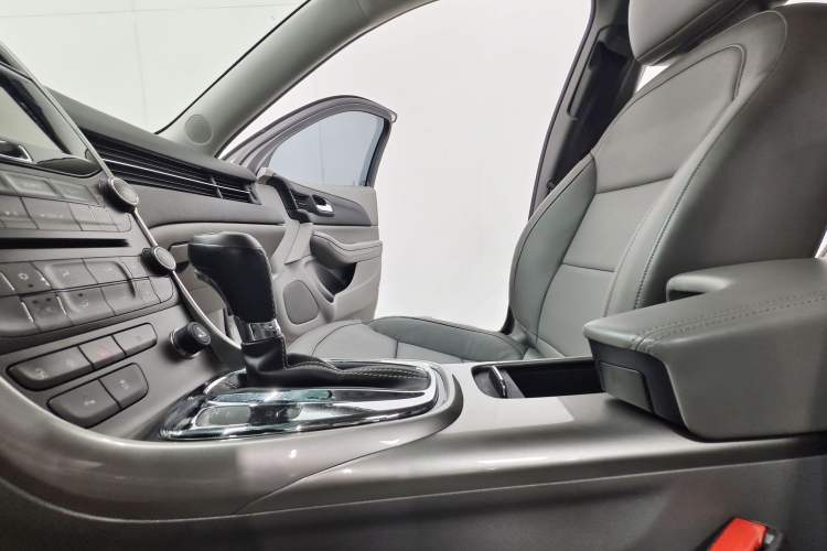 Used Chevrolet Malibu 2014 2.0L Automatic Luxury Edition Interior 4