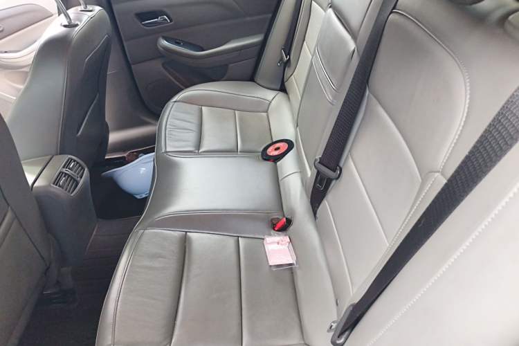 Used Chevrolet Malibu 2014 2.0L Automatic Luxury Edition Interior 4