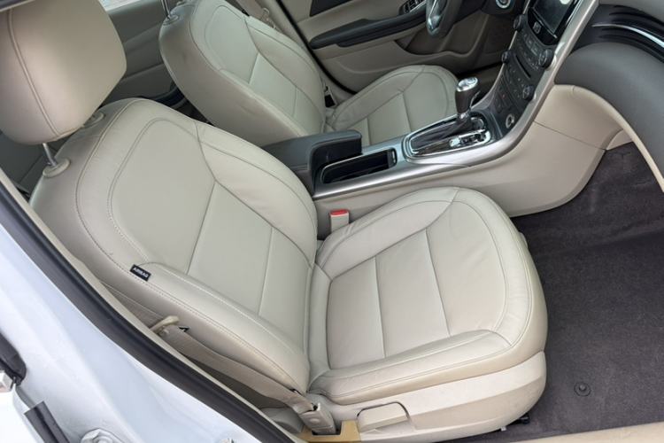 Used Chevrolet Malibu 2014 2.0L Automatic Luxury Edition Interior 6