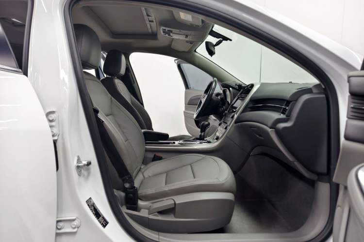 Used Chevrolet Malibu 2014 2.0L Automatic Luxury Edition Interior 6