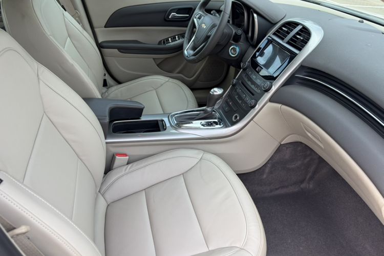 Used Chevrolet Malibu 2014 2.0L Automatic Luxury Edition Interior 7