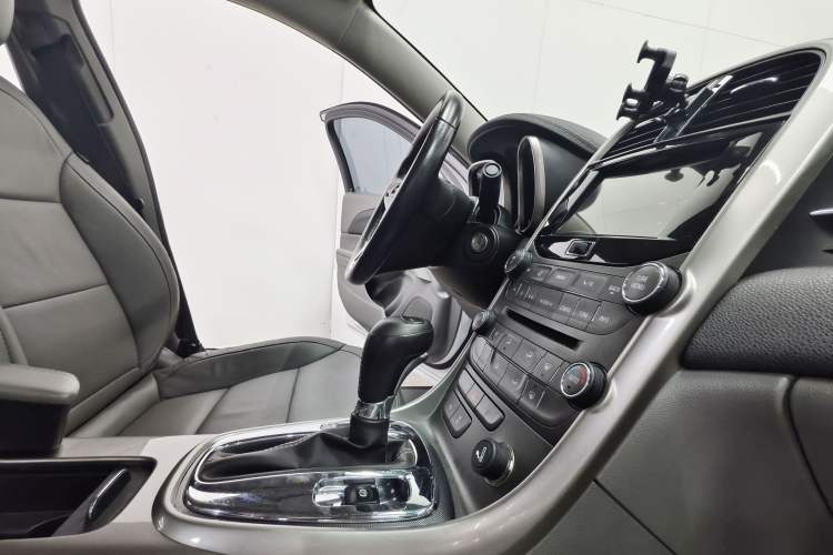 Used Chevrolet Malibu 2014 2.0L Automatic Luxury Edition Interior 7