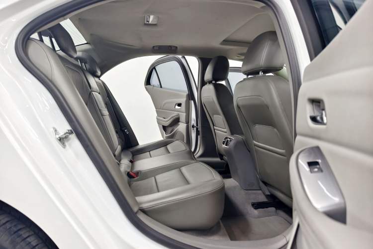 Used Chevrolet Malibu 2014 2.0L Automatic Luxury Edition Interior 8