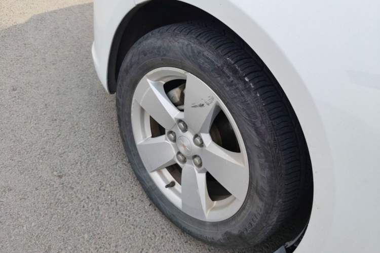 Used Chevrolet Malibu 2014 2.0L Automatic Comfort Edition Left Front Wheel Hub