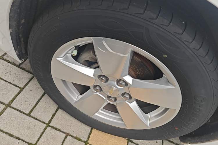Used Chevrolet Malibu 2014 2.0L Automatic Comfort Edition Left Front Wheel Hub