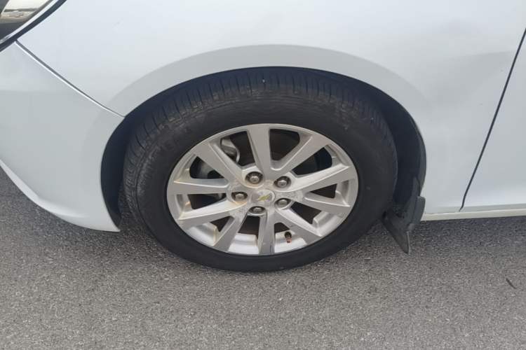 Used Chevrolet Malibu 2014 2.0L Automatic Luxury Edition Left Front Wheel Hub