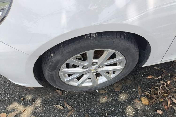 Used Chevrolet Malibu 2014 2.0L Automatic Luxury Edition Left Front Wheel Hub