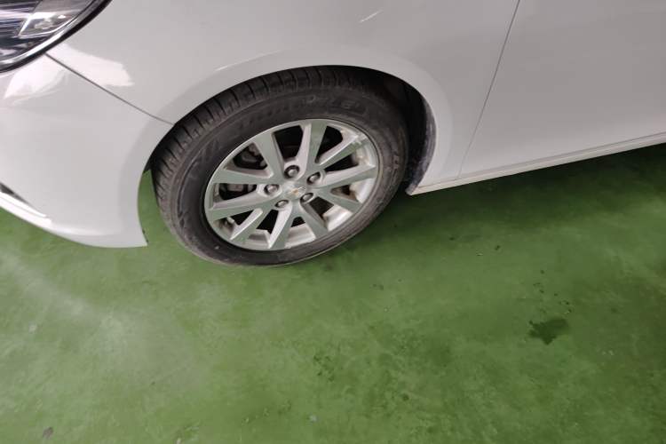 Used Chevrolet Malibu 2014 2.0L Automatic Luxury Edition Left Front Wheel Hub