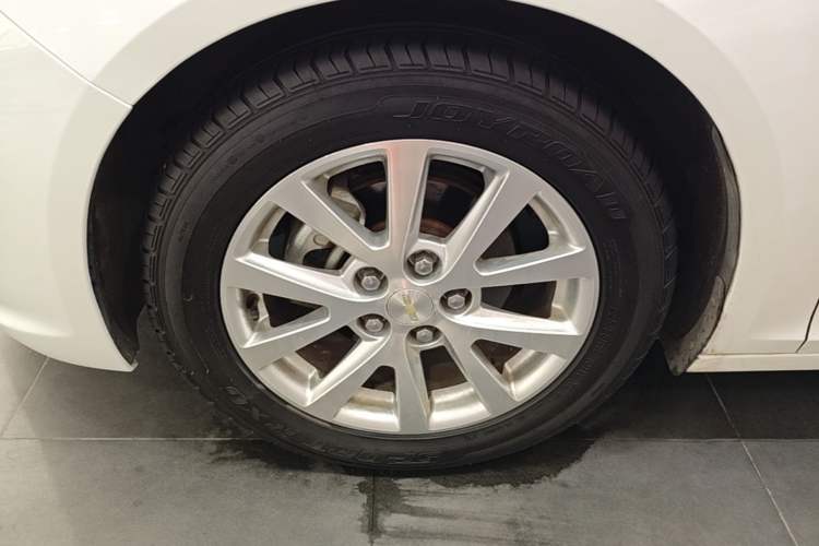 Used Chevrolet Malibu 2014 2.0L Automatic Luxury Edition Left Front Wheel Hub