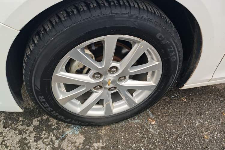 Used Chevrolet Malibu 2014 2.0L Automatic Luxury Edition Left Front Wheel Hub
