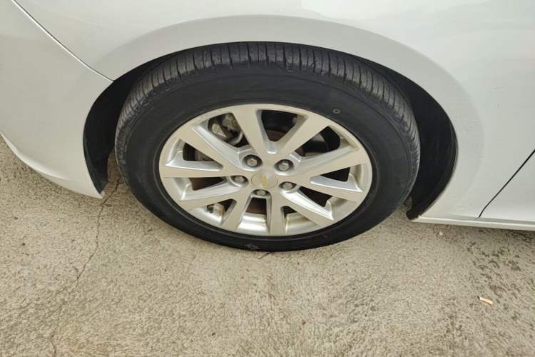 Used Chevrolet Malibu 2014 2.0L Automatic Luxury Edition Left Front Wheel Hub