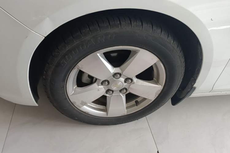 Used Chevrolet Malibu 2014 2.0L Automatic Comfort Edition Left Front Wheel Hub