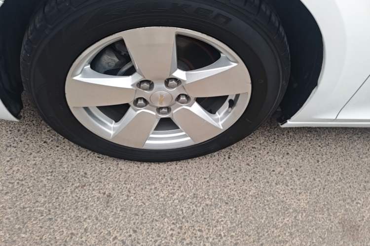 Used Chevrolet Malibu 2014 1.6T Automatic Comfort Edition Left Front Wheel Hub