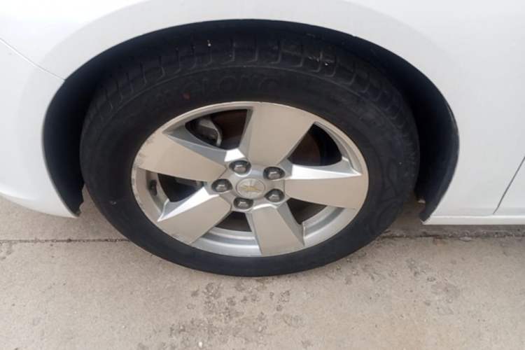 Used Chevrolet Malibu 2014 2.0L Automatic Comfort Edition Left Front Wheel Hub