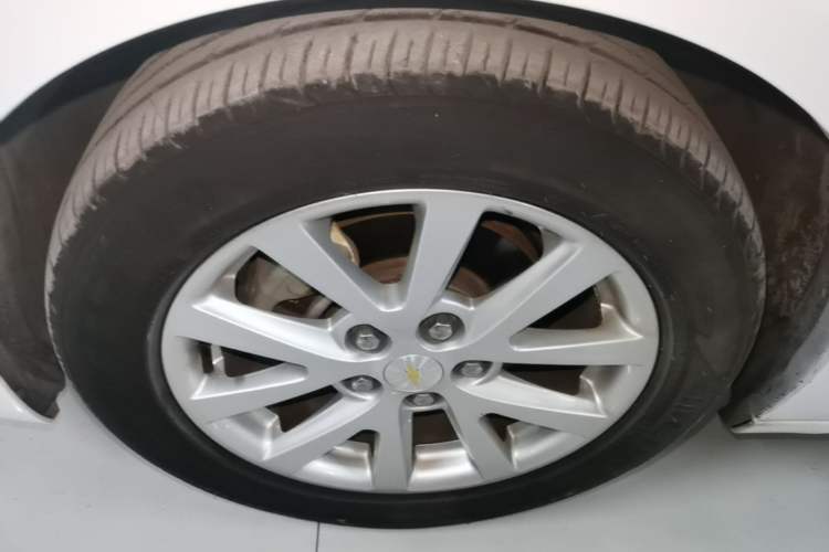 Used Chevrolet Malibu 2014 2.0L Automatic Luxury Edition Left Front Wheel Hub