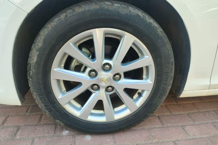 Used Chevrolet Malibu 2014 2.0L Automatic Luxury Edition Left Front Wheel Hub