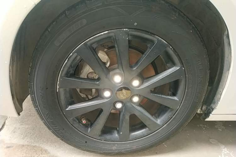 Used Chevrolet Malibu 2014 2.0L Automatic Luxury Edition Left Front Wheel Hub