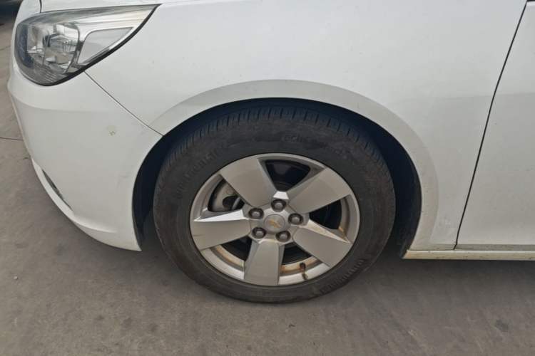 Used Chevrolet Malibu 2014 1.6T Automatic Comfort Edition Left Front Wheel Hub