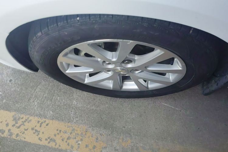Used Chevrolet Malibu 2014 2.0L Automatic Luxury Edition Left Front Wheel Hub