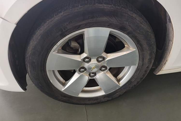 Used Chevrolet Malibu 2014 2.0L Automatic Comfort Edition Left Front Wheel Hub