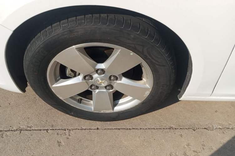 Used Chevrolet Malibu 2014 2.0L Automatic Comfort Edition Left Front Wheel Hub