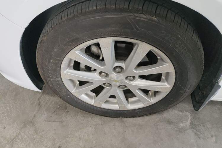 Used Chevrolet Malibu 2014 2.0L Automatic Luxury Edition Left Front Wheel Hub