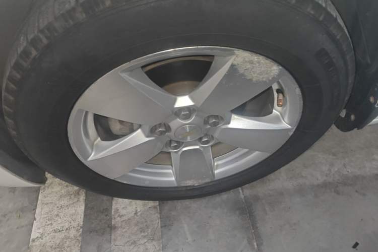 Used Chevrolet Malibu 2014 2.0L Automatic Comfort Edition Left Front Wheel Hub