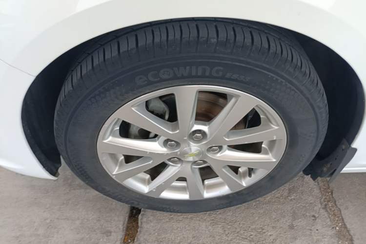 Used Chevrolet Malibu 2014 2.0L Automatic Luxury Edition Left Front Wheel Hub