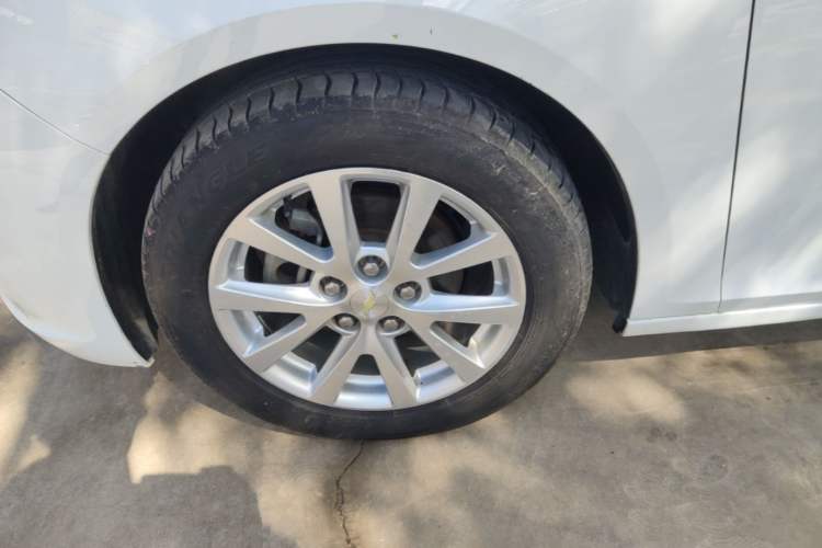 Used Chevrolet Malibu 2014 2.0L Automatic Luxury Edition Left Front Wheel Hub