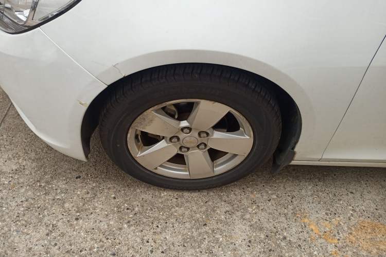 Used Chevrolet Malibu 2014 2.0L Automatic Comfort Edition Left Front Wheel Hub