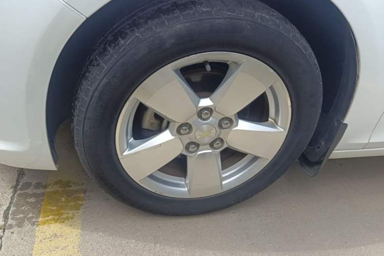 Used Chevrolet Malibu 2014 2.0L Automatic Comfort Edition Left Front Wheel Hub