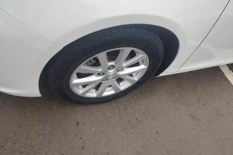 Used Chevrolet Malibu 2014 2.0L Automatic Luxury Edition Left Front Wheel Hub