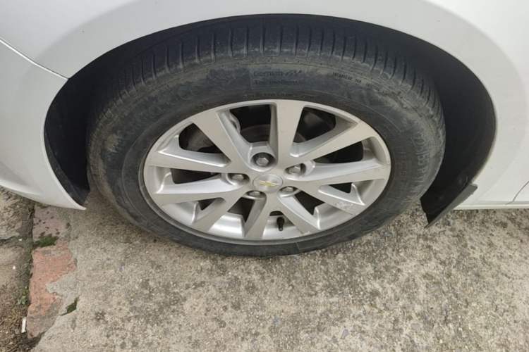 Used Chevrolet Malibu 2014 2.0L Automatic Luxury Edition Left Front Wheel Hub