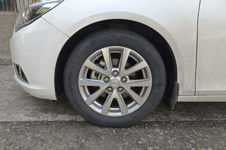 Used Chevrolet Malibu 2014 2.0L Automatic Luxury Edition Left Front Wheel Hub