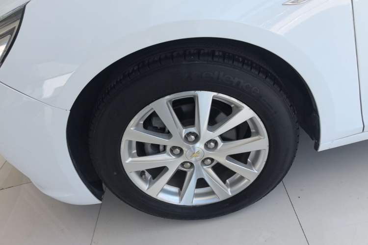 Used Chevrolet Malibu 2014 2.0L Automatic Luxury Edition Left Front Wheel Hub