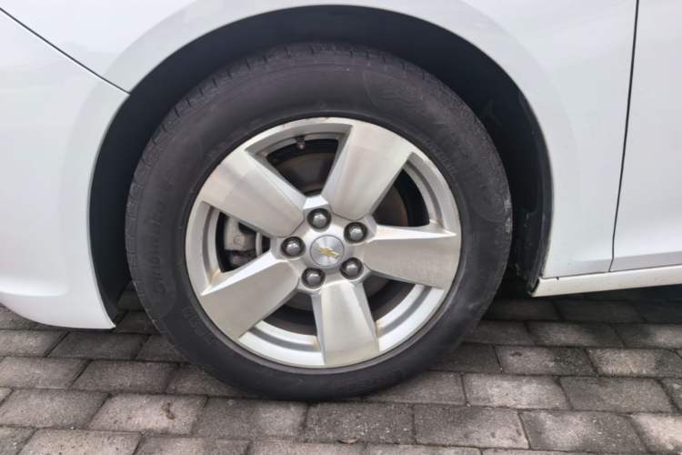 Used Chevrolet Malibu 2014 1.6T Automatic Comfort Edition Left Front Wheel Hub