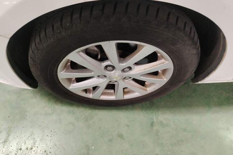 Used Chevrolet Malibu 2014 2.0L Automatic Luxury Edition Left Front Wheel Hub
