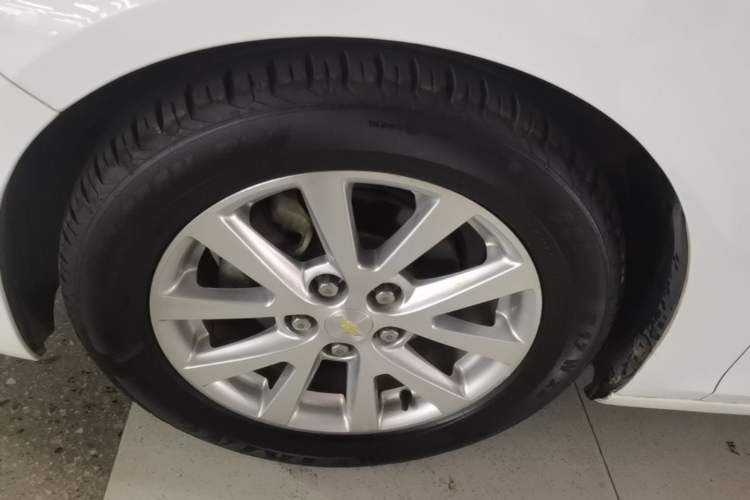 Used Chevrolet Malibu 2014 2.0L Automatic Luxury Edition Left Front Wheel Hub