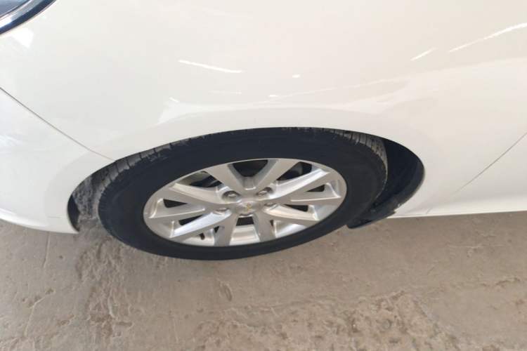 Used Chevrolet Malibu 2014 2.0L Automatic Luxury Edition Left Front Wheel Hub