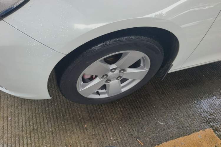 Used Chevrolet Malibu 2014 1.6T Automatic Comfort Edition Left Front Wheel Hub