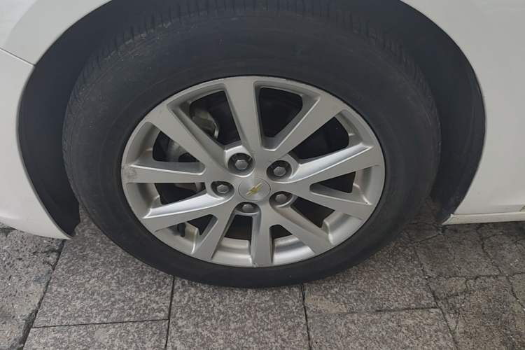 Used Chevrolet Malibu 2014 2.0L Automatic Luxury Edition Left Front Wheel Hub