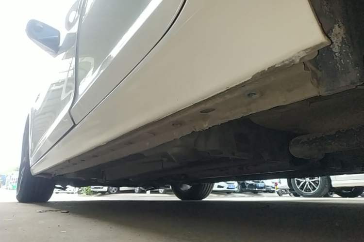 Used Chevrolet Malibu 2014 2.0L Automatic Luxury Edition Left Side Sill