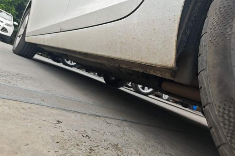 Used Chevrolet Malibu 2014 1.6T Automatic Comfort Edition Left Side Sill