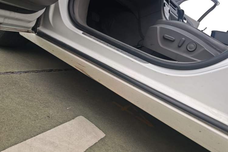 Used Chevrolet Malibu 2014 2.0L Automatic Luxury Edition Left Side Sill