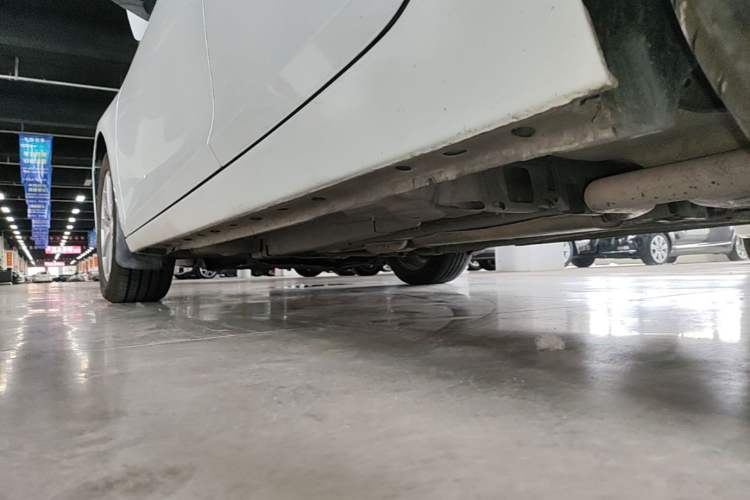 Used Chevrolet Malibu 2014 2.0L Automatic Luxury Edition Left Side Sill