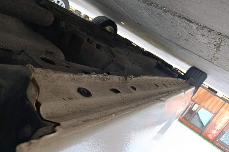 Used Chevrolet Malibu 2014 2.0L Automatic Luxury Edition Left Side Sill