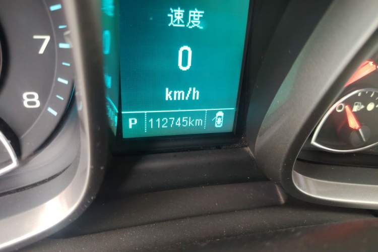 Used Chevrolet Malibu 2014 2.0L Automatic Comfort Edition Odometer Close Up