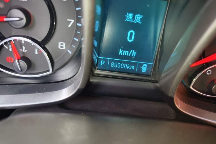 Used Chevrolet Malibu 2014 2.0L Automatic Comfort Edition Odometer Close Up