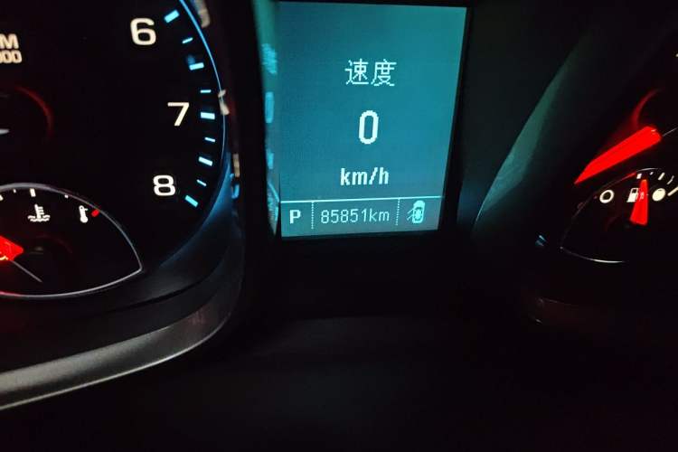 Used Chevrolet Malibu 2014 2.0L Automatic Comfort Edition Odometer Close Up